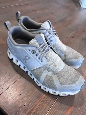 On Cloud running shoes w11